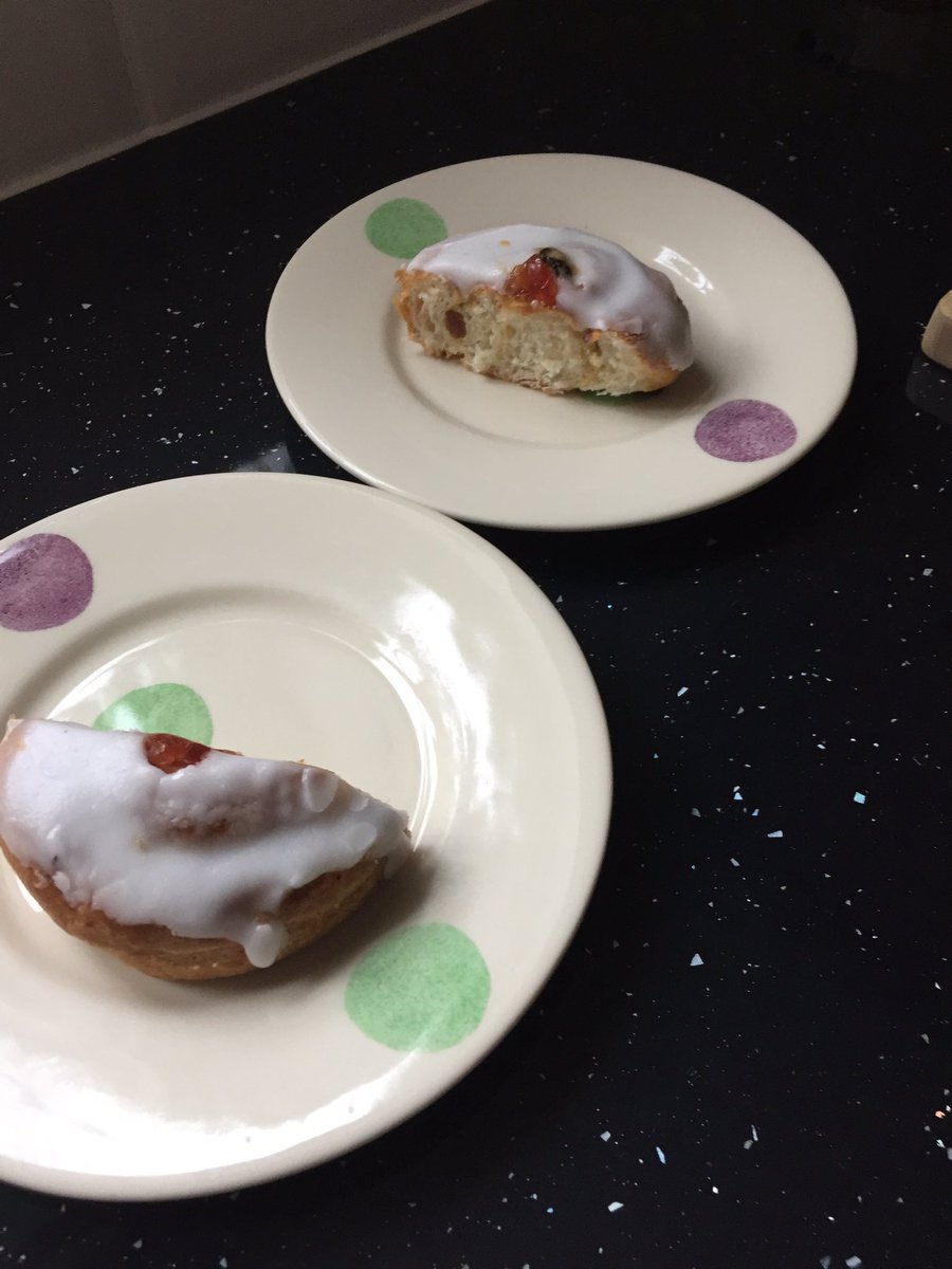 kevgasandhtg's tweet photo. @irbheating @TradesTalk @DrBoilers #loveneverdies #shareacake didn’t eat the cake , waited until I got home and shared it with the wife https://t.co/61pgcVypFP
