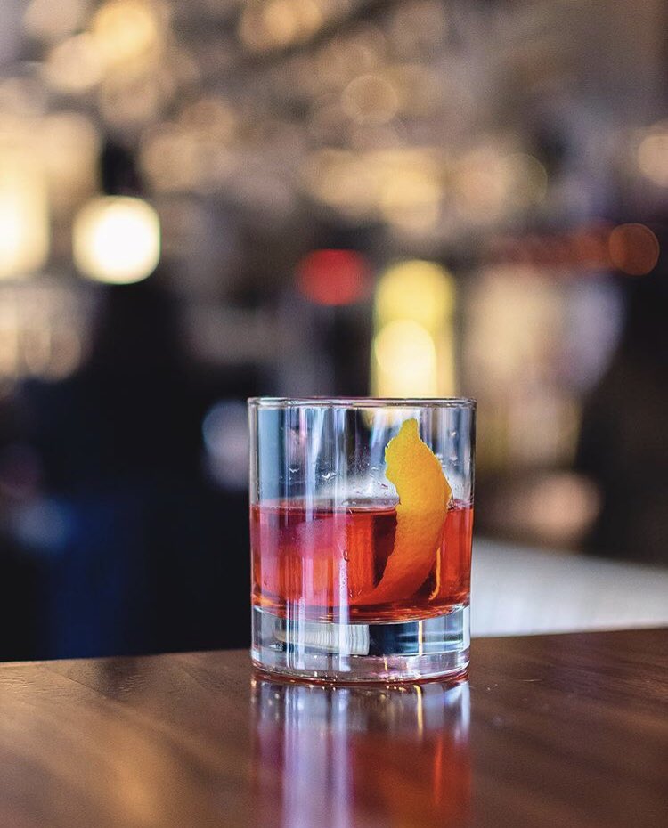 It’s Clocked Out Wednesday! From 4:30 - 6:30 pm enjoy 1/2 off appetizers and $8 Detroit Burger. $5 @titosvodka cocktails will be available from 5-9 pm and @Jyarsch1 will be spinning his signature sounds. See you there!
#ClockedOutAtCentral #Detroit #DrinkLocal #EatLocal