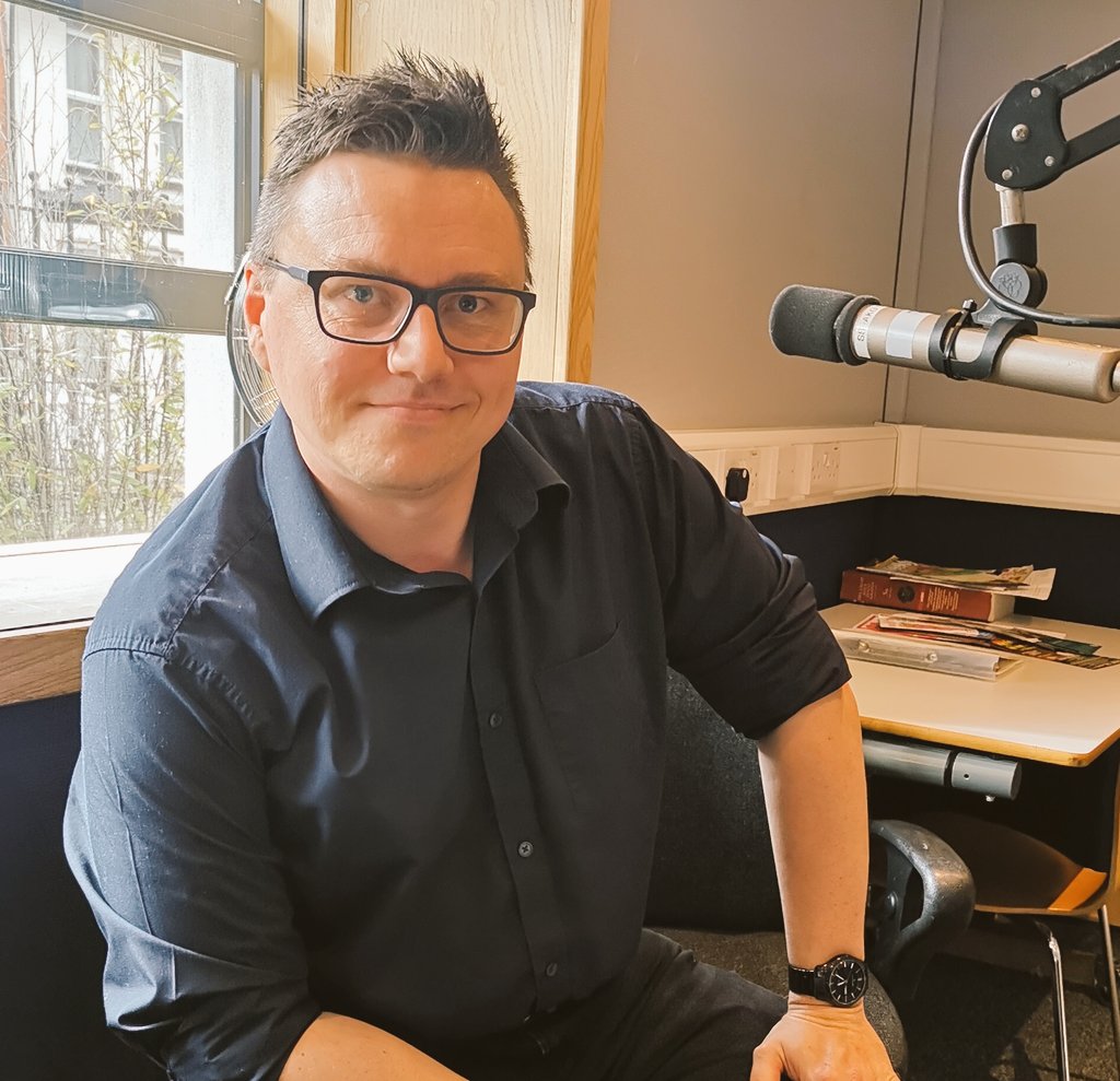 ChatterdayShow's tweet photo. It was great chatting to the wonderful @mattluckettart follow him and check out his art work on https://t.co/TjIiBVKmkH
Thanks for coming on the show. https://t.co/eZ4OyOQ94l