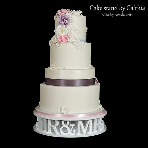 Do you tone your cake to your #Bridesmaids With so many cake options and inspiration, how do you choose? We can provide the ideal stand however, and its personalised. #wedding #cakedecorating #cakestand #cakedisplay #WeddingWednesday #weddinghour