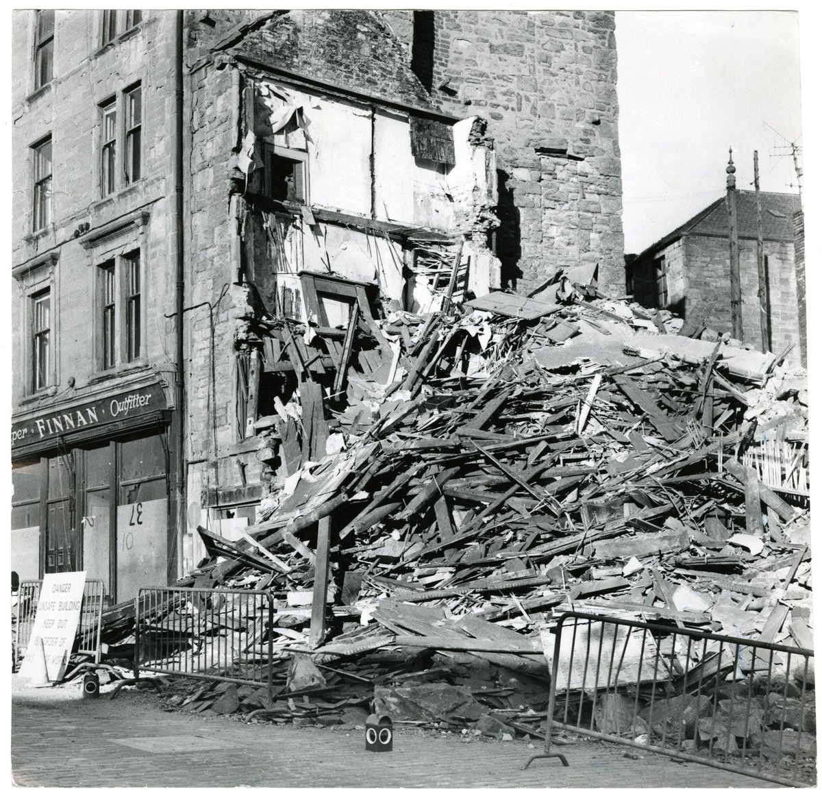 OLD DUNDEE: Three days before this photo was taken, punters were happily supping on pints inside. Can you name the pub? And the year? #olddundee #history #seedundee