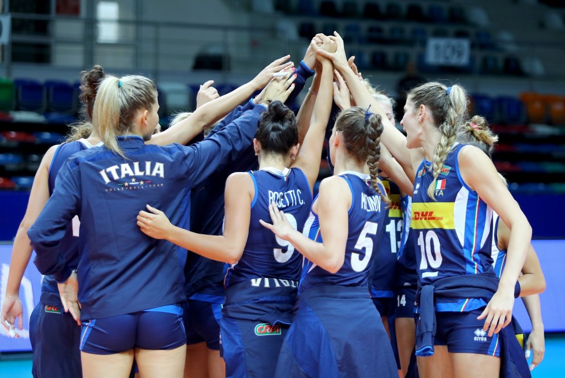 ItaliaTeam_it's tweet photo. VITTORIAAAA! 💪

In Nations League, ad Ankara, le ragazze terribili battono la Turchia 3-2!

RT per le pallavoliste #ItaliaTeam!

@Federvolley #VNLwomen https://t.co/viUhVVMRsA