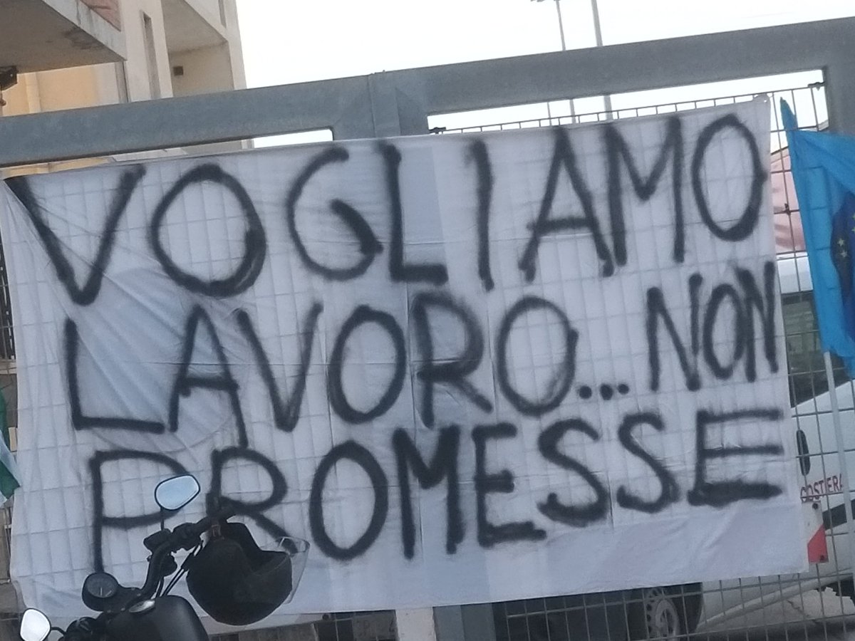 FiltCgil's tweet photo. #Porti @natale_colombo per 210 licenziamenti lavoratori Cict #Cagliari la responsabilita' è anche del #Mit che non ha coinvolto il sindacato. Serve avviare urgentemente un confronto su criticità porto, scelte #Contship e sistema portuale nazionale. @CgilSarda @FiltCgilCa https://t.co/naNUzZMD8u