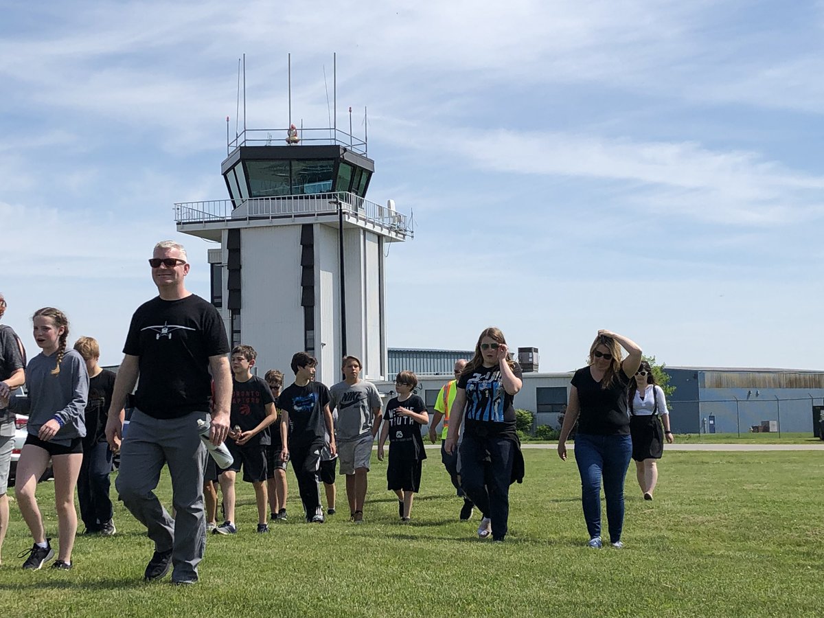 MrKSDyck's tweet photo. Grade 5/6s @PortWellerPS excited to be @NiagaraAirport to learn more about #Flight. #FlightServiceStation #NiagaraDistrictAirport https://t.co/DvlKbTmfl9