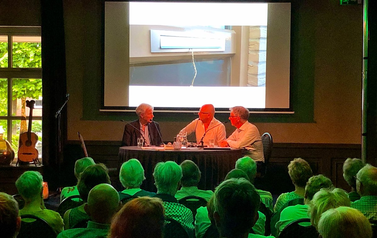 marcelvanherpen's tweet image. @JanTerlouw in gesprek met @Clemensgeenen en @Arttekst in ‘Kleur. 

We hebben recht op plichten. 
De nieuwe verantwoordelijkheid draait om vertrouwen. 

#touwtje #brievenbus