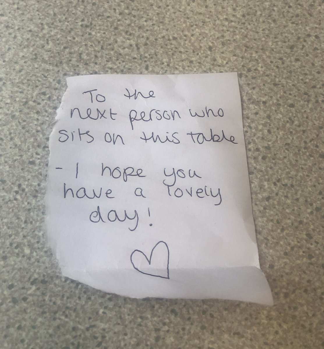 JodieSainsbury's tweet photo. What kind of beaut of a person leaves a note like this on a train. Whoever you are you have made my day @SWRRLY @LondonWaterloo #lovelynote #randomactofkindness https://t.co/q6Zi7IUQks