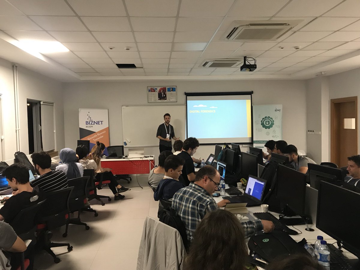eks_kamp's tweet photo. Gece çalışmaları @safatekerci ile digital forensic eğitimiyle devam ediyor. #ekskamp #iotkamp https://t.co/mK53VNIjTV