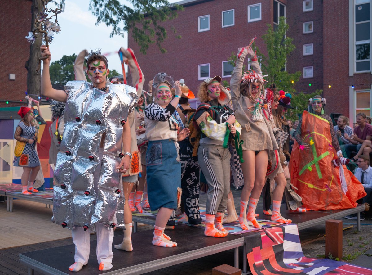 Kunst & Multimedia tweet media