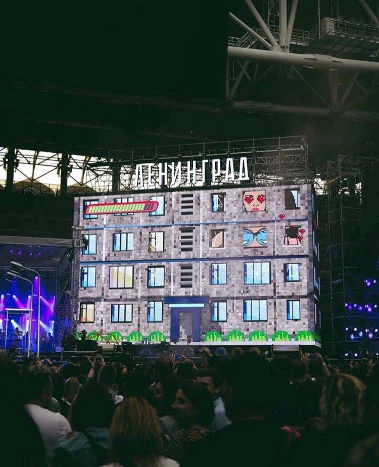 SilaSvetaStudio's tweet photo. One more shot of our digital, 1960s Soviet-style “khrushchevka" that we designed for Leningrad's tour! 🏢 Photo by @Maxmaxim23 #leningradband #maxkhamitsevich https://t.co/C6zjmsQgiF