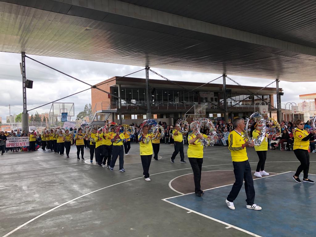 slisbosa's tweet photo. Proteger las personas mayores contra todo tipo de maltrato es un mandato universal; por eso en #Bosa con bailes tradicionales y mucho entusiasmo se celebro el día de la  'Toma de conciencia contra el abuso y maltrato a la vejez'  #VejezReflejoDeTuVida. https://t.co/PR3BDlPM10