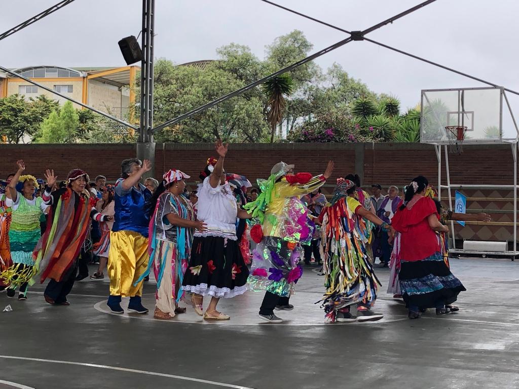 slisbosa's tweet photo. Proteger las personas mayores contra todo tipo de maltrato es un mandato universal; por eso en #Bosa con bailes tradicionales y mucho entusiasmo se celebro el día de la  'Toma de conciencia contra el abuso y maltrato a la vejez'  #VejezReflejoDeTuVida. https://t.co/PR3BDlPM10