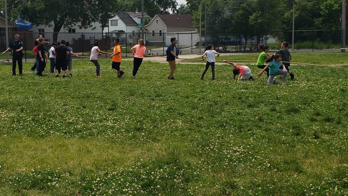 RCLADetroit's tweet photo. Thank you to the @detroitpolice for coming to @RCLADetroit Field Day and interacting with the students. We really enjoyed your presence. #Community #DPDFinest #DetroitPoliceFinest #StudentsRise #DPSCDProud @Detroitk12 https://t.co/sFzlYicZ3i