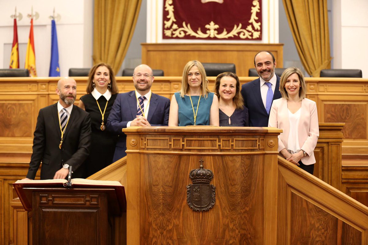 MZapataDavid's tweet photo. Hoy he tomado posesión como Diputado @cortesclm y seré Secretario de su Mesa.
Recuerdo a personas a las q se lo debo todo: familia, amigos, compañeros de @CiudadanosCs.
No voy a escatimar esfuerzos en esta responsabilidad porque esta región, mi región, lo merece.
📸 @EvaMariMari https://t.co/7e0wavPOAX
