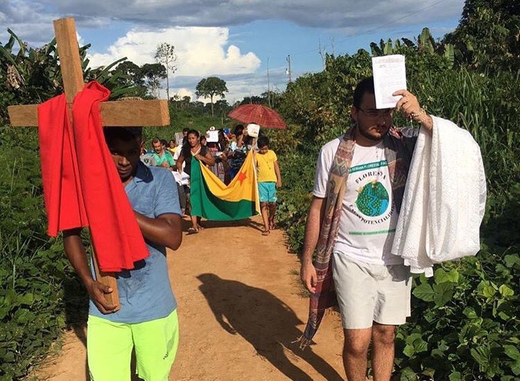 PJDioceseRB's tweet photo. 🦋"Missão é partir!" 🦋 
Jovens da Diocese de Rio Branco seguiram em Missão durante a Semana Santa, levando a boa nova, escutando, aprendendo, realizando as celebrações e visitando as casas nas comunidades ribeirinhas e no centro de Porto Acre. 
#PJDiocesedeRioBranco https://t.co/cBuV7raY9S