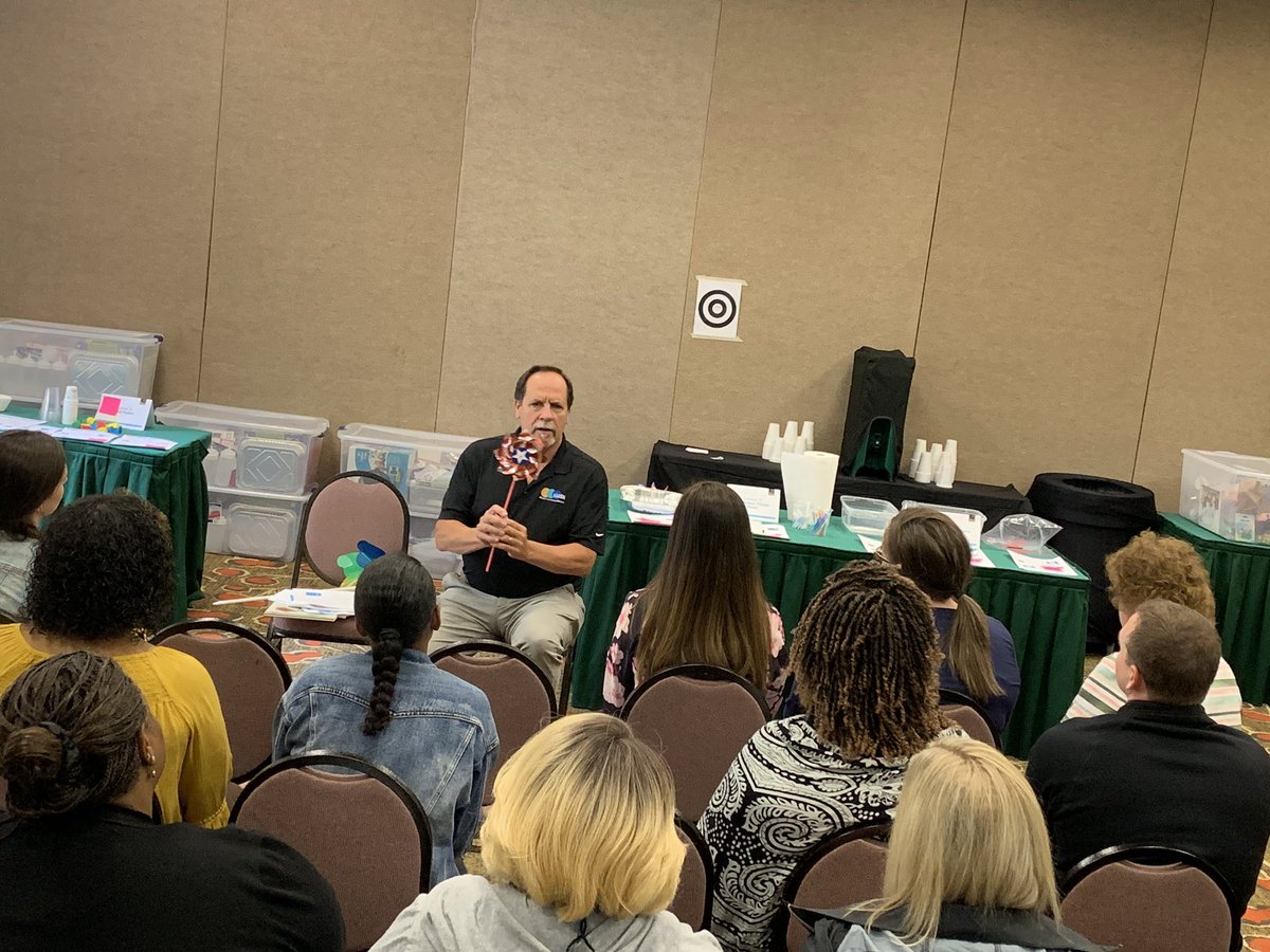 dennday's tweet image. Having a great time with @cdarr44 and @henkemissy sharing Leap Into Science with after school programs! @ngcproject @TheFranklin @casilherrera #leapintoscience #MoKanDo!