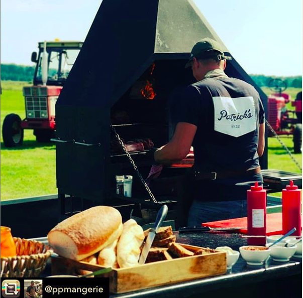 Anyone hungry for a #HomeFiresBraai? 🔥🔥

#StreetFood #BBQ365 #BraaiChef
