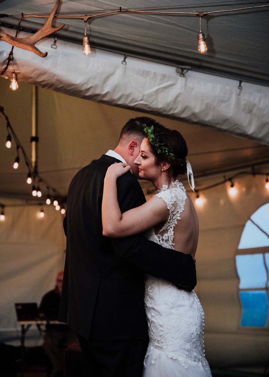 #WeddingWednesday #SevenIvoryBrides #FusionWeddingPlanner #SummerWedding #RusticWedding Photo courtesy of Lauren O’Leary via WeddingBells