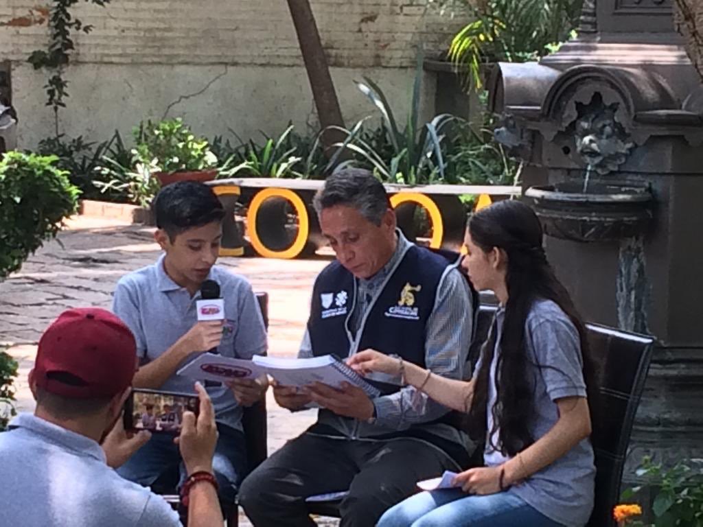 mauriciohuesca's tweet photo. Las #NiñasYNiños del programa @CiudadKeVe están con el #Alcalde @manuelnegretea para entregar el Informe de Resultados #ObservamosParaTransformar producto de la #ConsultaNNyA2017.  @ParticipaIECM @Alcaldia_Coy https://t.co/wmXCvPMKYR