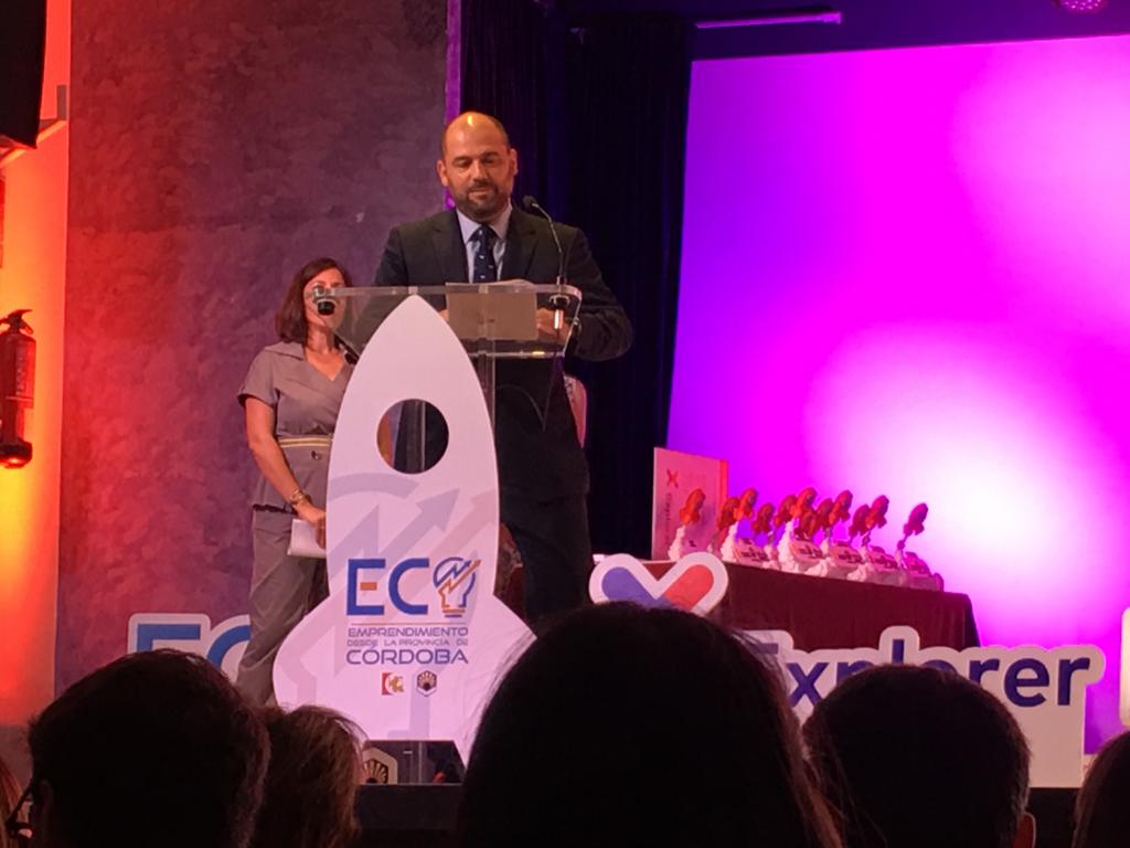 CordobaCMundo's tweet photo. 💬 UCO | RT ucoexplorer: Nuestro Vicerrector Enrique Quesada nos da algunos datos desde los orígenes del programa ExplorerByX en 2015
✔️Reconocidos #mentores a nivel nacional e internacional
✔️33 empresas en activo desde el origen de #ucoexplorer
✔️P… https://t.co/TDtGdv1xya