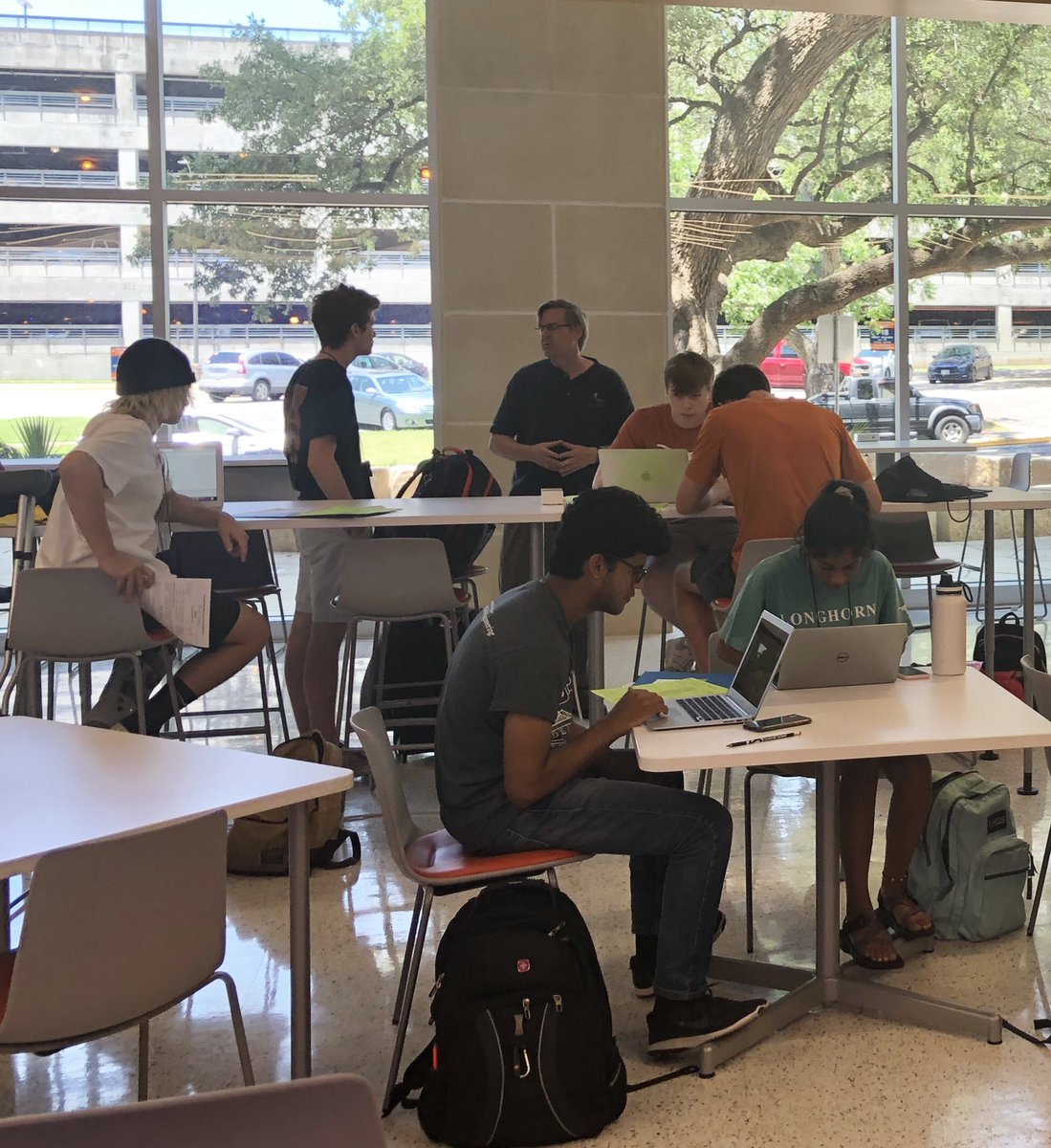 UTAerospace's tweet photo. Welcome to ASE/EM #UT23–and good luck registering for classes today. We can’t wait to have y’all on campus this fall! 🤘🚀✈️#UTOrientation #LonghornStateofMind #TexasEngineers https://t.co/hHFE9iUI6Z