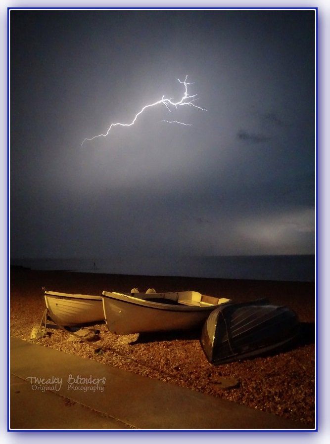 TweakyBlinders's tweet photo. On the mooch in Seaford last night @BBCSussex @bbcweather @BBCWthrWatchers @Kate_Kinsella @carolkirkwood @Weatherwithlucy @SussexLifeMag @SussexWeather @SeafordTC @holycow_seaford @pad2pad @hairymash #seaford #lightning #TweakyBlinders https://t.co/tJa3VRltgz