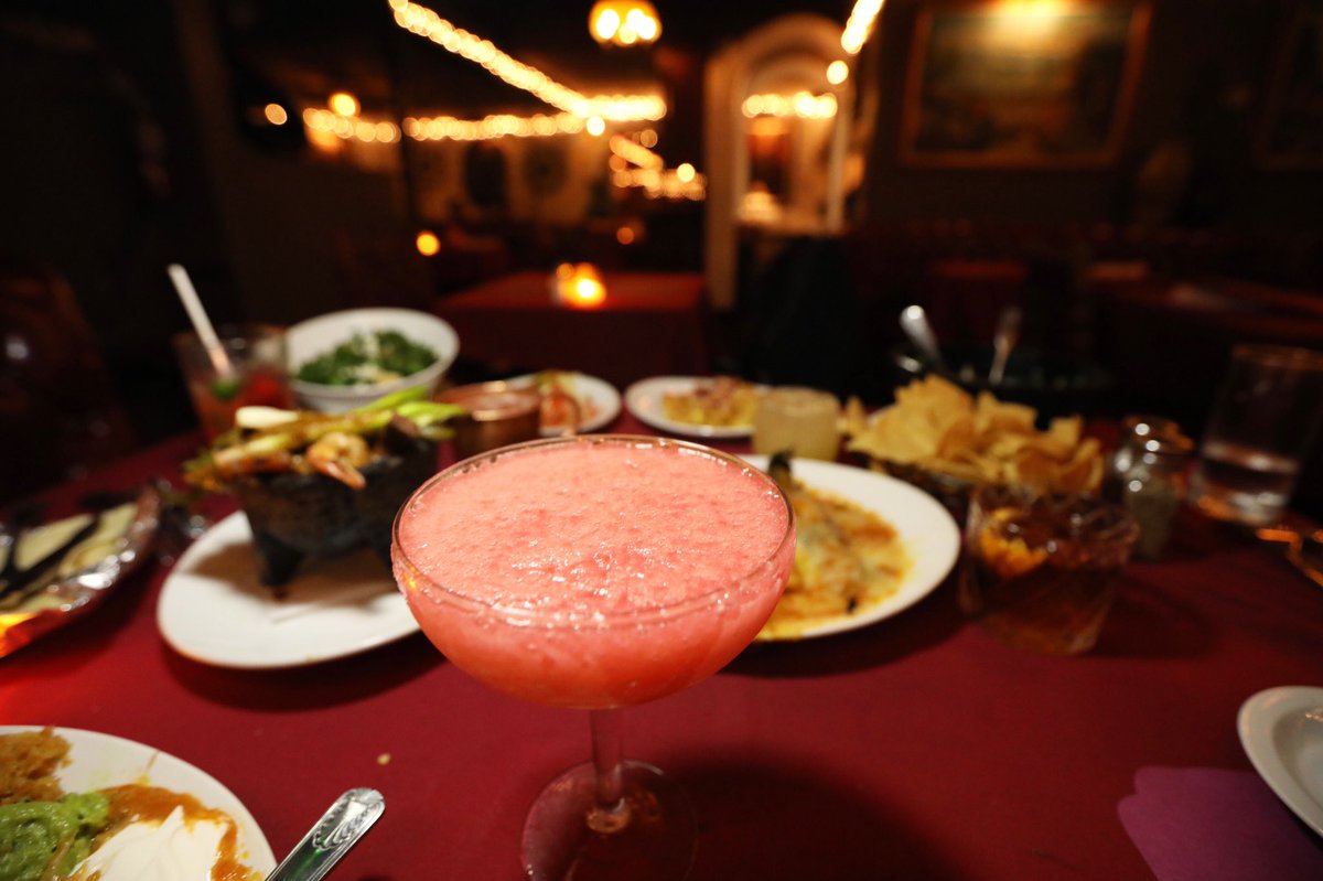 therealcasavega's tweet photo. Strawberry Blended Margarita - Drink first, then eat! #strawberry #margarita #dinner #casavega
#peach #mango #coconut #classic #blendedmargaritas #summerdrink #summertime #drinkfirst #icecold #tasty #perfection #comfortfood #mexicanfood #mexican #foodie #goodfood #happyhour https://t.co/5WuBT9p4cA