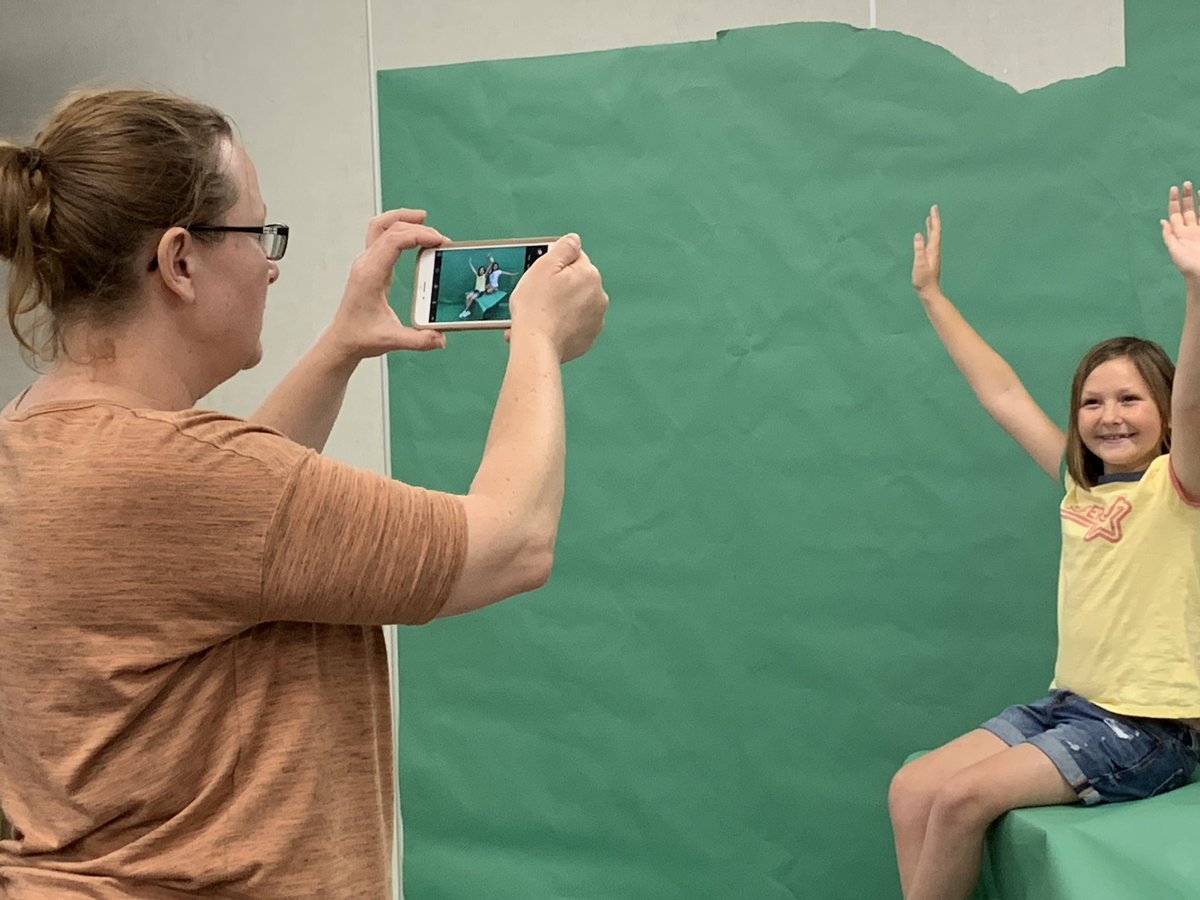 KarenM2016's tweet photo. Summer Scholars 🦉 using a green screen to add personal photos to their Photovoice projects! @Gifted_HCPS #essp3 We are lucky to have Ms. Floyd’s expertise 📷 https://t.co/HoSnooHyiT