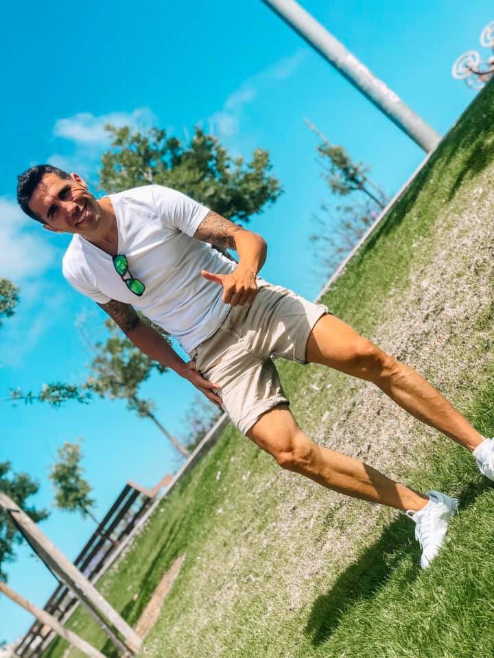 trabajahbl's tweet photo. Buenísimas tardes!! Aquí como en todos los viajes 🛫 dejando algunas cosas para el final 🤦‍♂️. Que ya nos vamosssss 😀😀. Hoy estreno de mis nuevos pantalones 👖, mi color favorito  el color Beige. Cual es el tuyo⁉️  

https://t.co/2sJxojjPpr 

#moda #mensfitness #chicafit https://t.co/vLjbjMFDTN