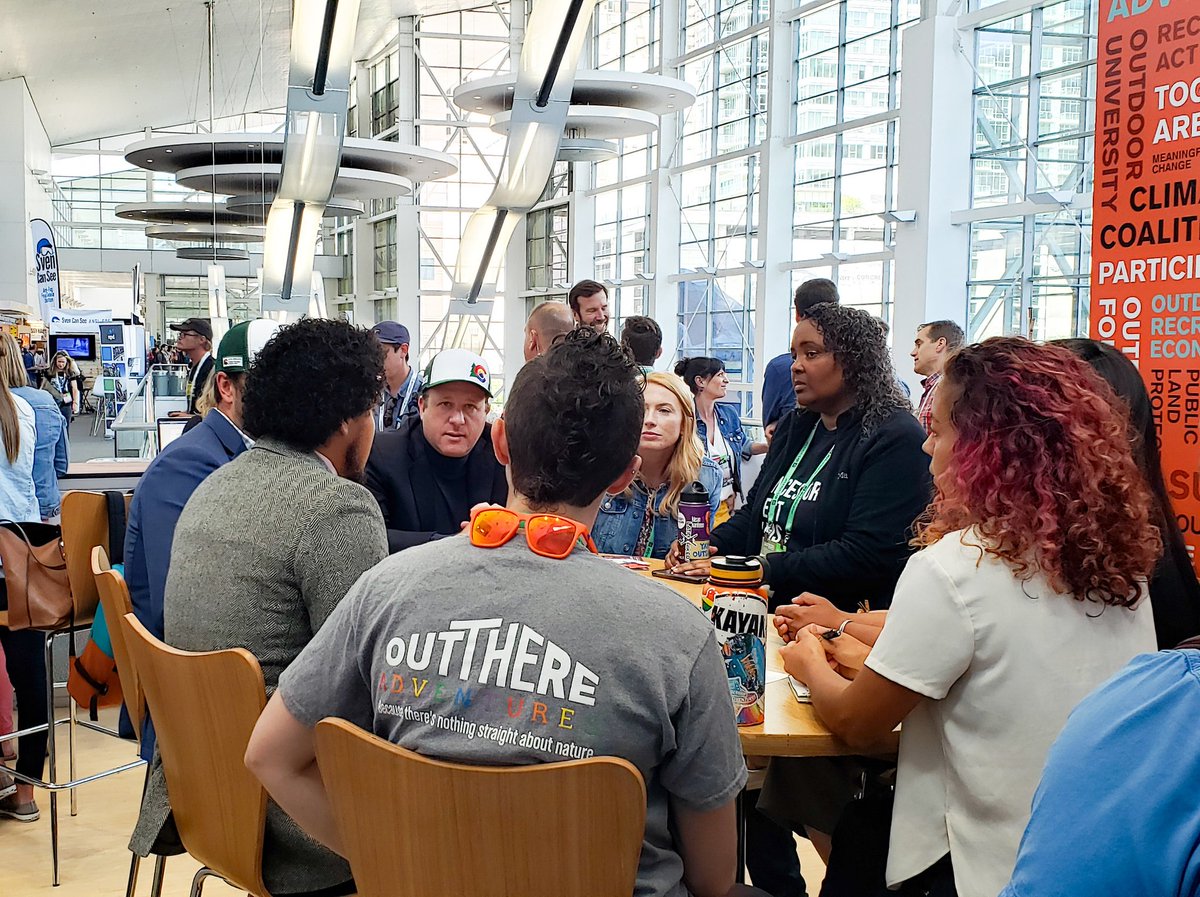 LatinoOutdoors's tweet image. .@LatinoOutdoors Founder @JoseBilingue and other outdoor community leaders meeting with Colordo Governor Jared Polis. #OutdoorRetailer