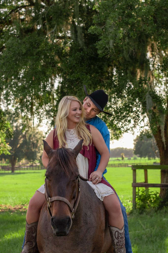 Kelly_Erwin_'s tweet photo. Lil’ sneak peak of our engagement photos 😍 May 9,2020 cannot come quick enough!💍       Huge thank you to @Marco_P_22 for these awesome photos https://t.co/Llic1MorDi