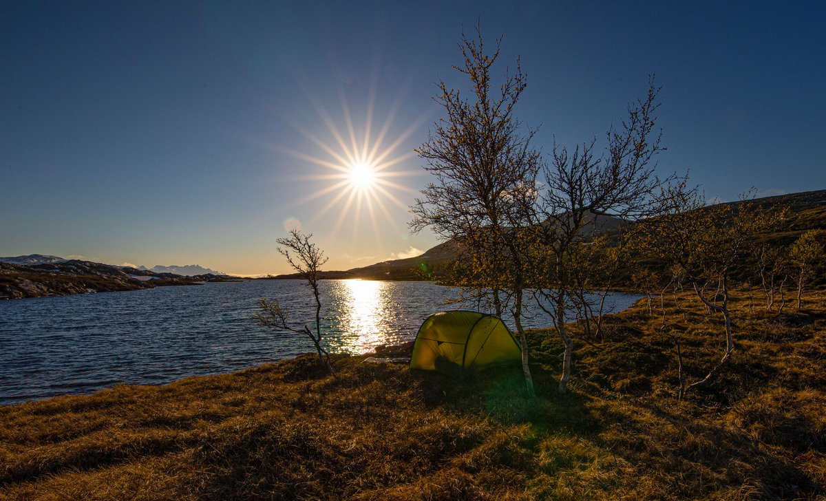 DanFSkovli's tweet photo. Fjellterapi og midnattsol på fjellet 👍
Midnight sun on the mountain 😎
#sunset #StormHour #exploring #relax #photography #photooftheday #hiking #tent #landscapephotography #beautiful #nature #Norway #mountains @StormHour @elusive_moose https://t.co/8bl3IWxpOE