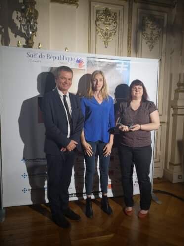 diversites2020's tweet photo. Que dire de la Diversité sans parler de la solidarité ? Patrick MAUGÉ, directeur de l'événementiel au sein du GROUPE @Le_Progres nous en parle à présent et remet le trophée à Fabulabox.
#diversites2019 #prefecturedurhone #progresevenements #19juin2019 #diversitesetentreprises https://t.co/OkIFEohnFO