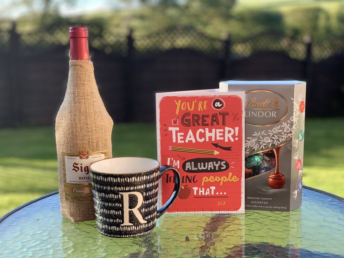 roblkirk's tweet photo. It’s been a pleasure teaching my Sport &amp; Exercise Science students 
@ColegSirGar @CSGsport over the past two years! 
I know you will continue to #striveforpeakperformance and have a bright and exciting future!
Thanks for my generous pressie!
#teamCremedelaCreme #RKtroops https://t.co/RWW48vYChE