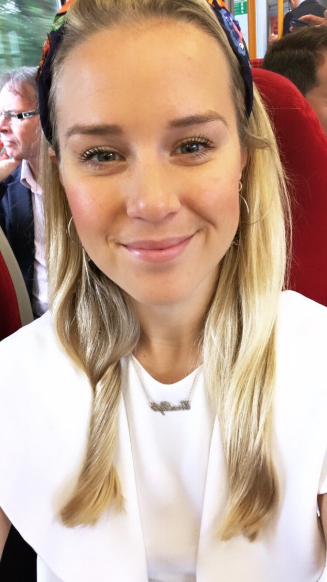 challengesophie's tweet photo. Confidence is like a muscle. The more you train it, the stronger it gets! 💪 Loved speaking at #Winsportsummit today On the ‘Levelling the playing field’ stage 🙌 #confidenceTraining #challengeYourself #OneLifeLiveIt #womeninsport https://t.co/XU72Rt6nRg