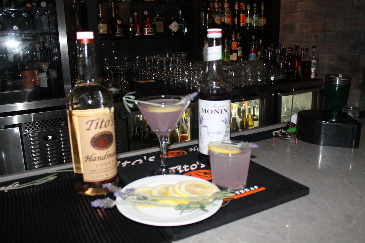 johnnycostasps's tweet photo. Cheers to #NationalMartiniDay. Straight up or on the rocks - enjoy our refreshing Organic Lavender Lemonade Martini!🍸#Martini #MartiniTime #Drinks #uniquelypalmsprings #uniquelyps #DiningMode @OpenTable @dineGPS @GayDesertGuide @PalmSpringsCA @PSpringsChamber @palmspringslife https://t.co/CoPsN5oHnL