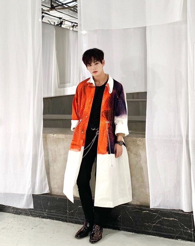 UNINE_YMMING's tweet photo. Paris ��� https://t.co/JZNn8LcU7E