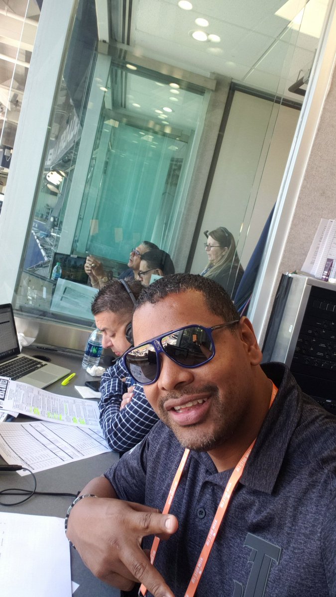 alexazuaje's tweet image. Agradecido con mis amigos cronistas de los #Padres en español por la invitación al #PreGameShow.  Tercero de la Serie: @Brewers vs @Padres