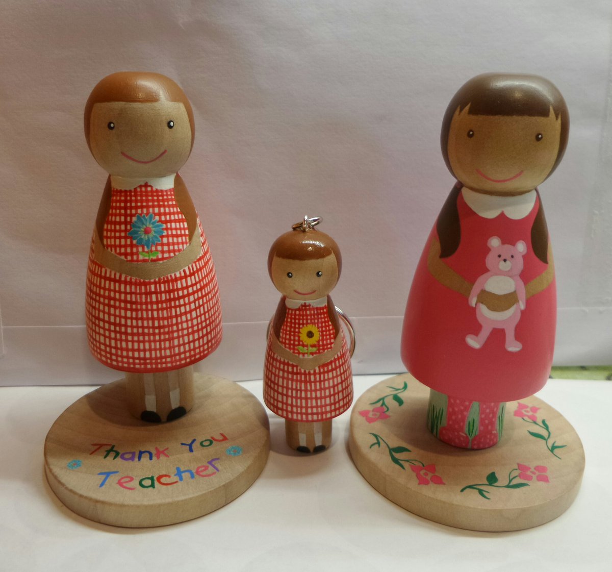 PegmalionCrafts's tweet photo. @HandmadeHour My latest peg doll creations. A Welly Brigade peg doll - wellies definitely needed for this British 'summer'! Thank You Teacher schoolgirl &amp; schoolboy keyrings &amp; peg doll gift. I love creating/painting these peg dolls. #handmadehour #crafting @PegmalionCrafts https://t.co/WSc3wFuTyD