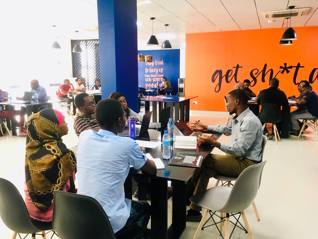 SeedspaceDar's tweet photo. Startups spent the majority of their day on one on one session with Mentors. #AndelaTechLeadersProgram https://t.co/rDZesJ8rRi