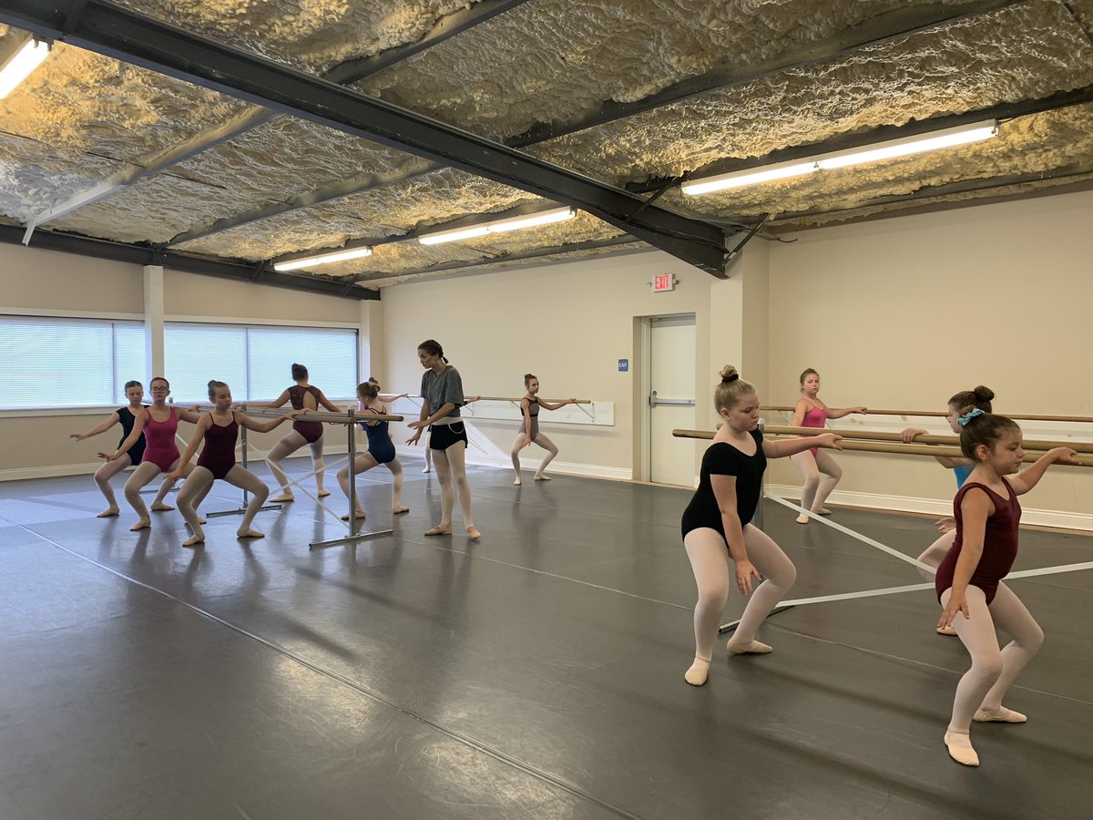 LC_CivicBallet's tweet photo. Kicking off the first week of Summer Intensive 2019 with our instructors @goldendances and @kcharg1 🥰#LCCB #LCCBSummerIntensive2019
#DanceLife https://t.co/coFS9PFB72