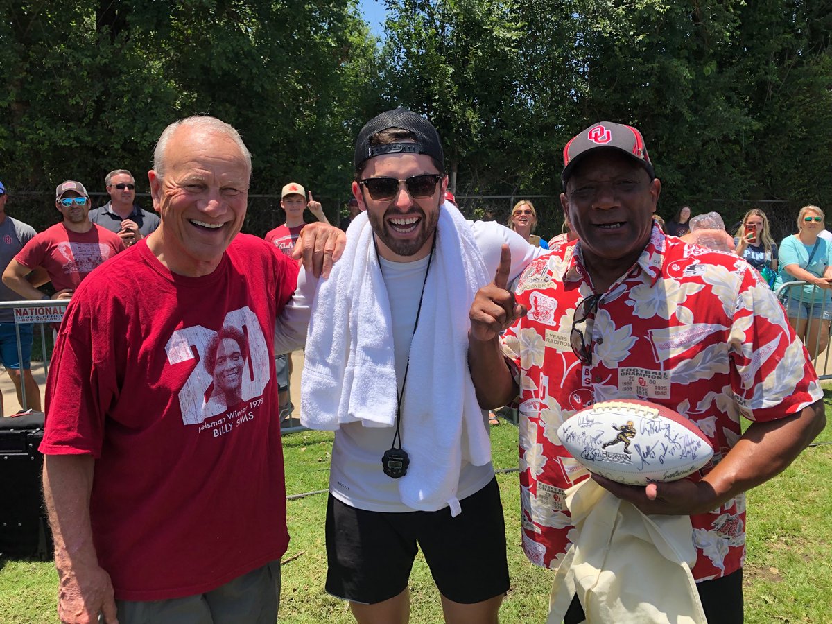 Barry_Switzer's tweet image. Asked Baker does “Lincoln and Bob wear your T-shirt when you’re in town” “Billy makes me” 😂⁦@bakermayfield⁩ ⁦@LincolnRiley ⁦@CoachBobStoops⁩ @billysims1978⁩ ⁦@OU_Football⁩