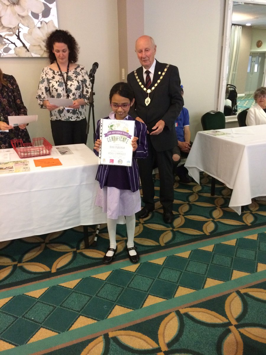 EPSArts's tweet image. Britain in Bloom artists receiving their certificates today! #EPSInspire @EdenhurstSchool