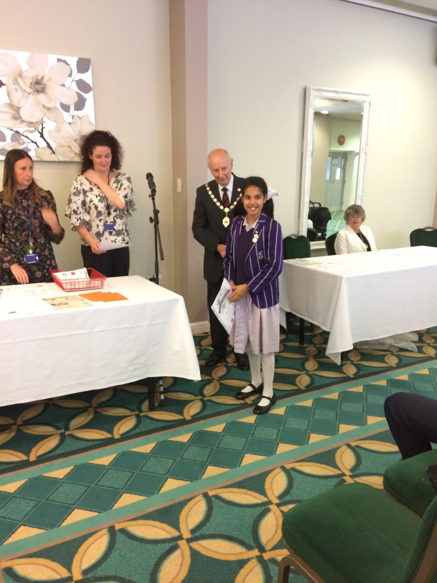 EPSArts's tweet image. Britain in Bloom artists receiving their certificates today! #EPSInspire @EdenhurstSchool