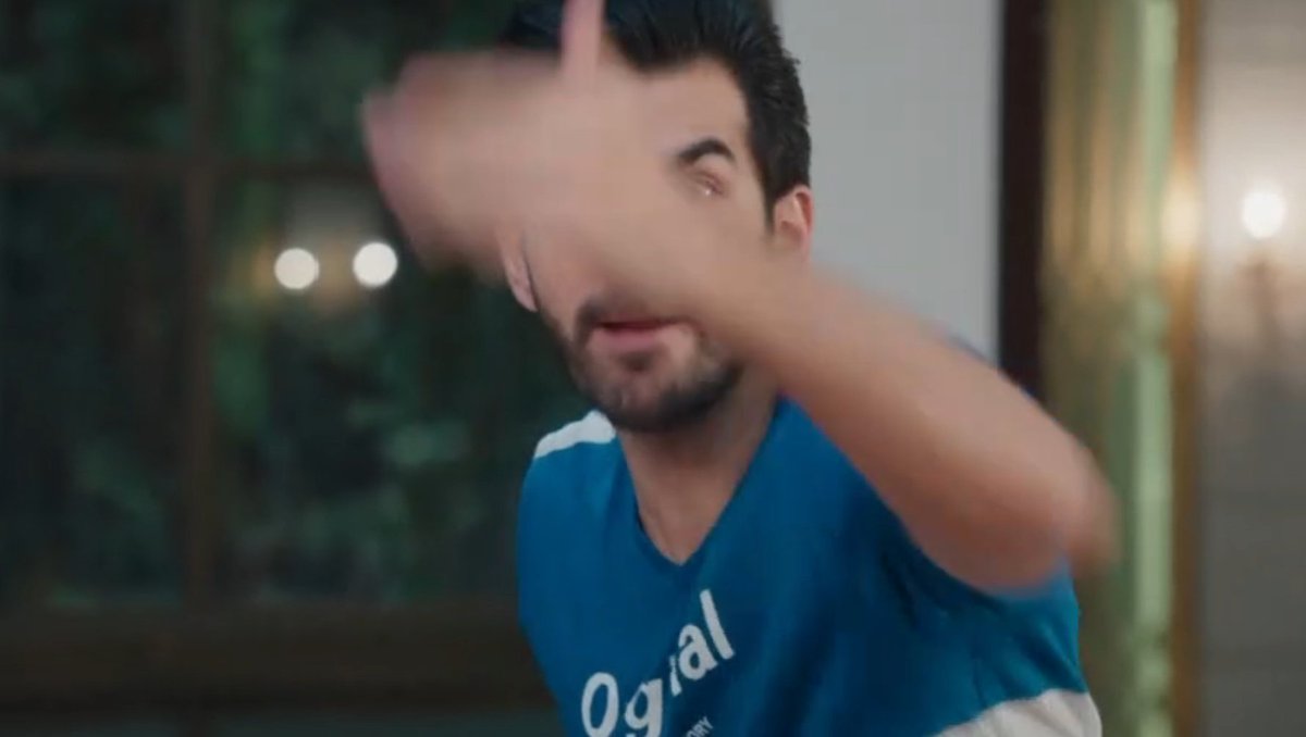notyourchai's tweet photo. Kaun likhta hai aisi bakwas?

Me~ 
#KahaanHumKahaanTum https://t.co/2uRZfoaW1n