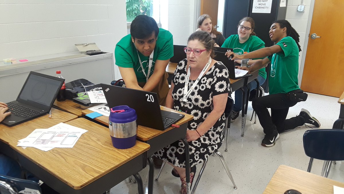 ChristinaZerr's tweet image. #ChattFAB19 @CCAVWeLab  Classroom Maker design thinking and collaboration at work