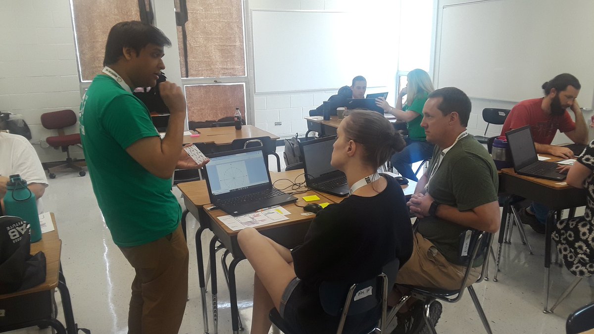 ChristinaZerr's tweet image. #ChattFAB19 @CCAVWeLab  Classroom Maker design thinking and collaboration at work