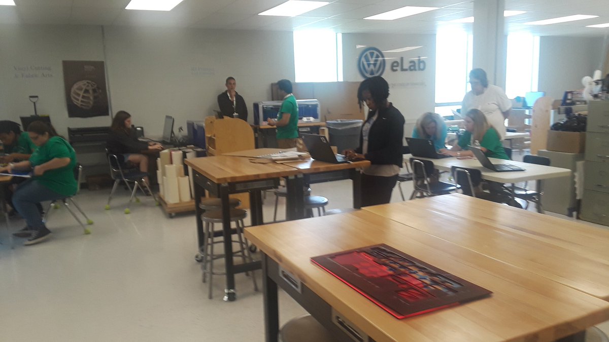 ChristinaZerr's tweet image. #ChattFAB19 @CCAVWeLab  Classroom Maker prototype production!