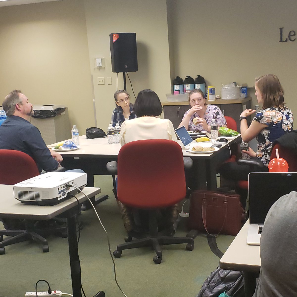 WWCodeTC's tweet image. Women Who Code Twin Cities enjoying a great evening of networking for women in Minnetonka, Minnesota @Trimble_Trans
#WWCodeTC #meetUps