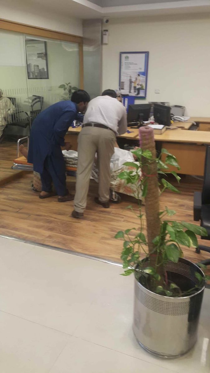 awaisReporter's tweet photo. چیک کلیئر نہیں ہو رہا تھا کیونکہ اکاؤنٹ کی بائیو میٹرک ویری فکیشن ضروری تھی، اسپتال میں داخل مریض کو سٹریچر پر بینک بلوایا گیا اور بائیو میٹرک ویری فکیشن کرائی گئی۔ آصف زرداری کے جعلی بینک اکاؤنٹس کیس کے بعد بنکرز ایکسٹرا محتاط #BiometricVarification #FakeAccounts https://t.co/A04NtXc8nW