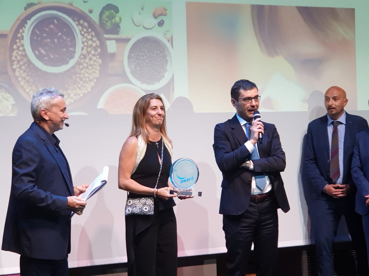 #nutripedia riceve il Positive Business Award dalla #ScuoladiPaloAlto Un bel riconoscimento per un progetto partecipativo che combatte le #FakeNews sull'alimentazione nei primi 1000 giorni. Con Fondazione Istituto Danone e gli esperti Rimmi. <a href="/paloaltoscuola/">Scuola di Palo Alto</a> #positivebusinessaward